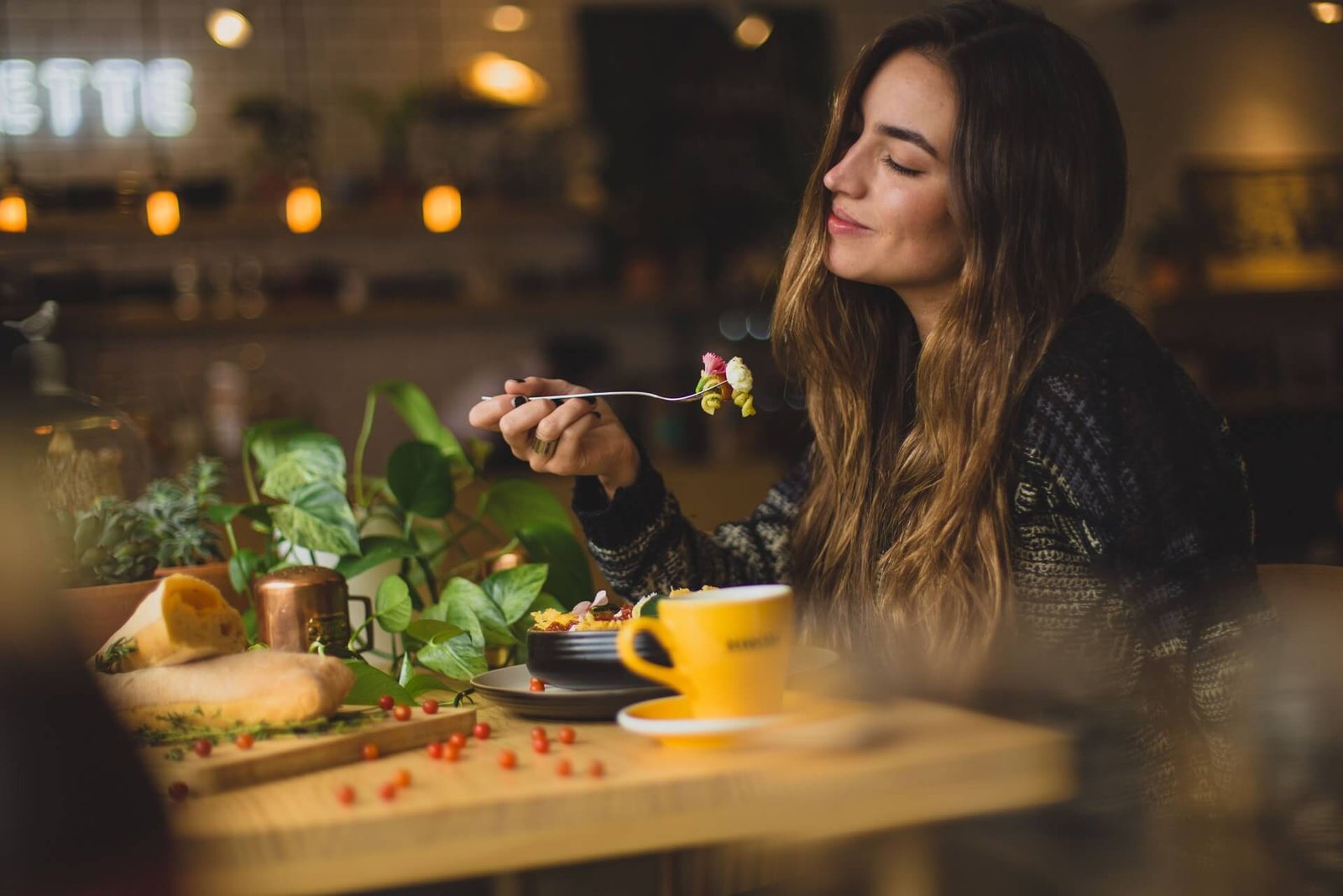 woman-eating-a-balanced-diet