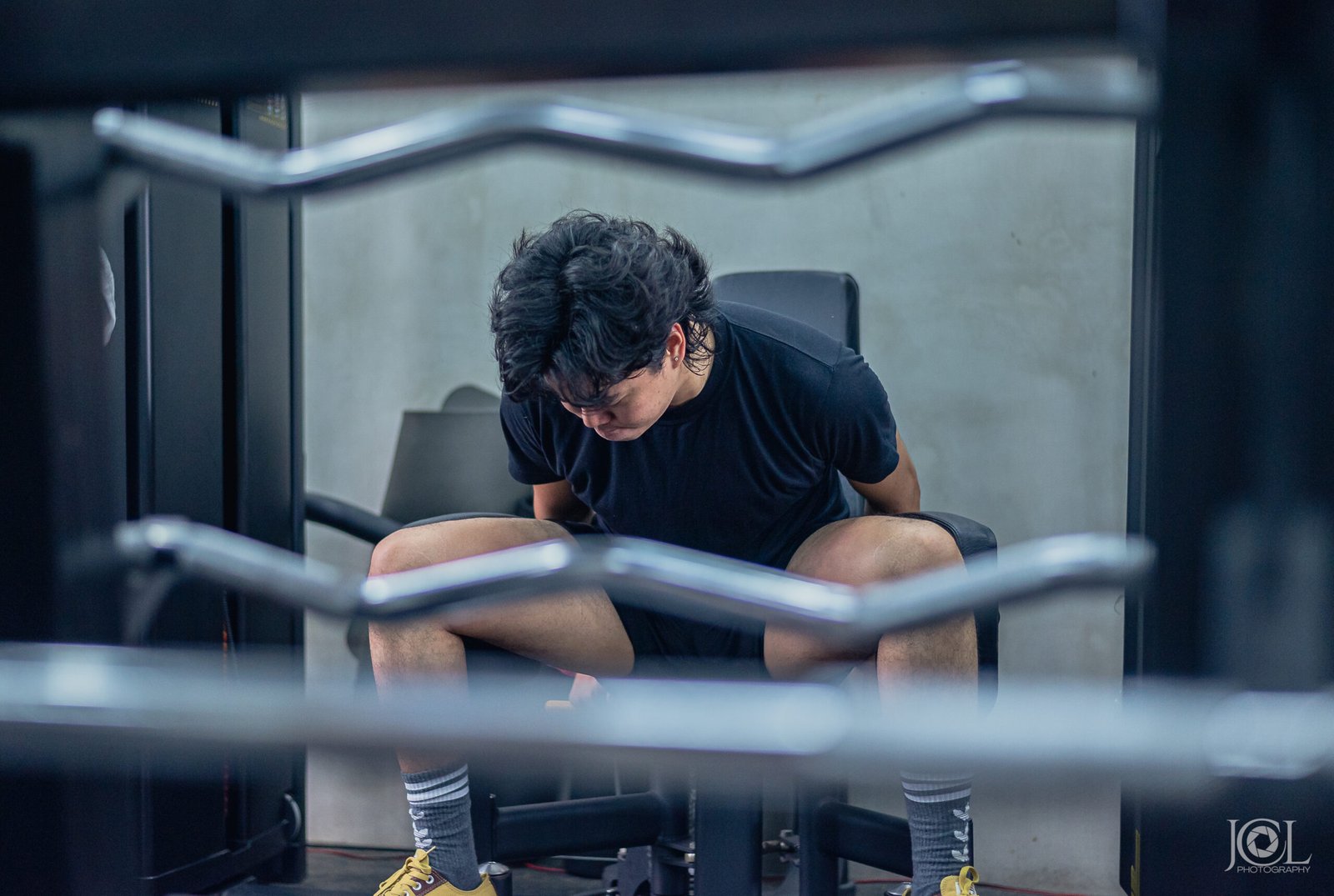 Man exercising in the gym to improve his mental health